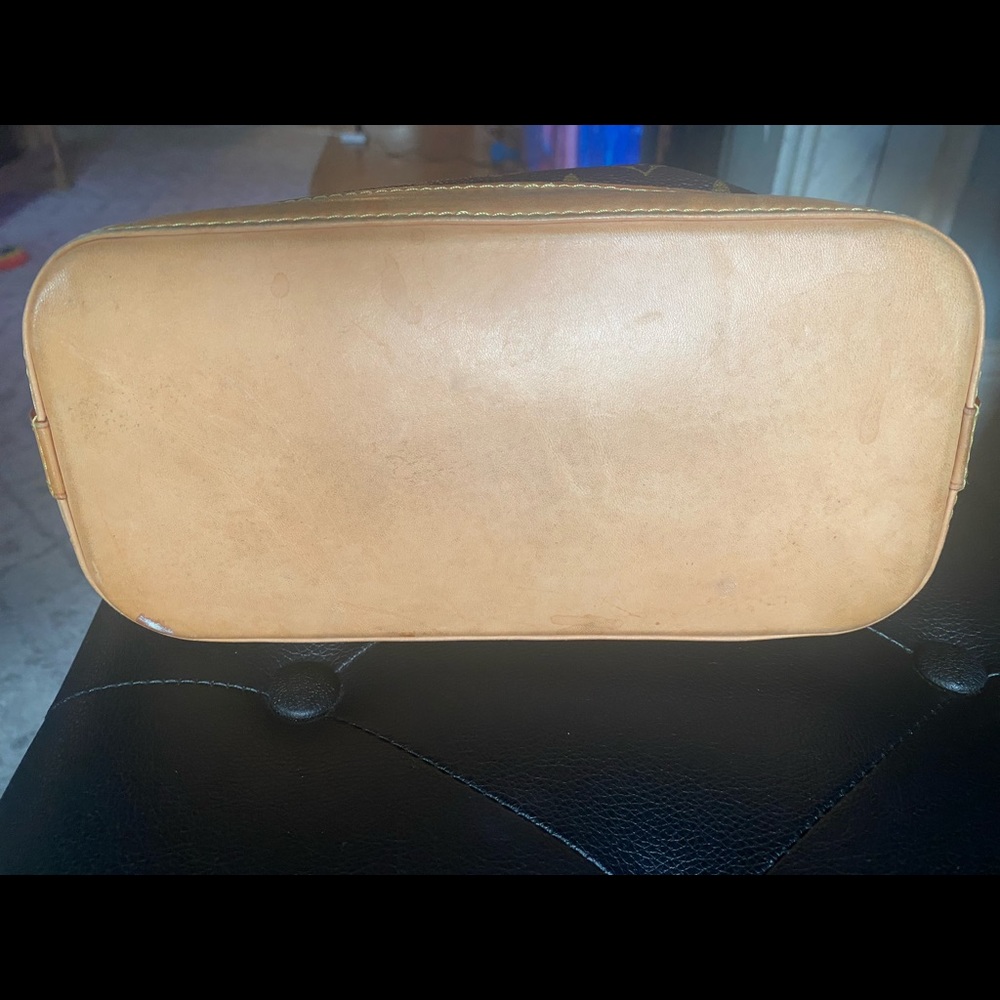 Louis Vuitton Handbag - Picture 12 of 12